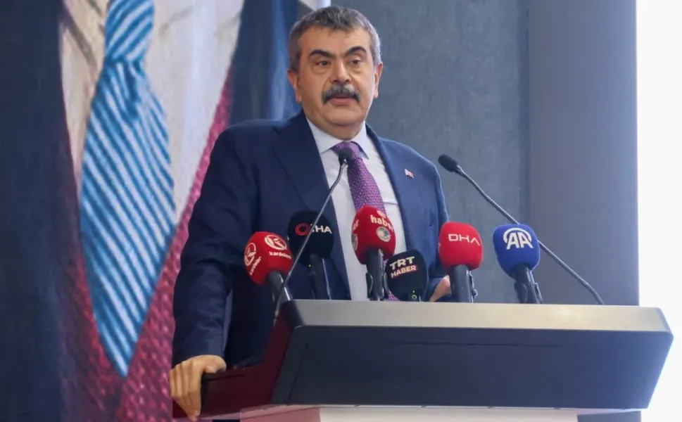 "İstanbul'da asrın hırsızlığı var, karnelerde Atatürk kaldırıldı yalanına sarılıyorlar"