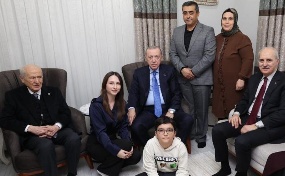Erdoğan, Osmaniye'de depremzede aileyi ziyaret etti