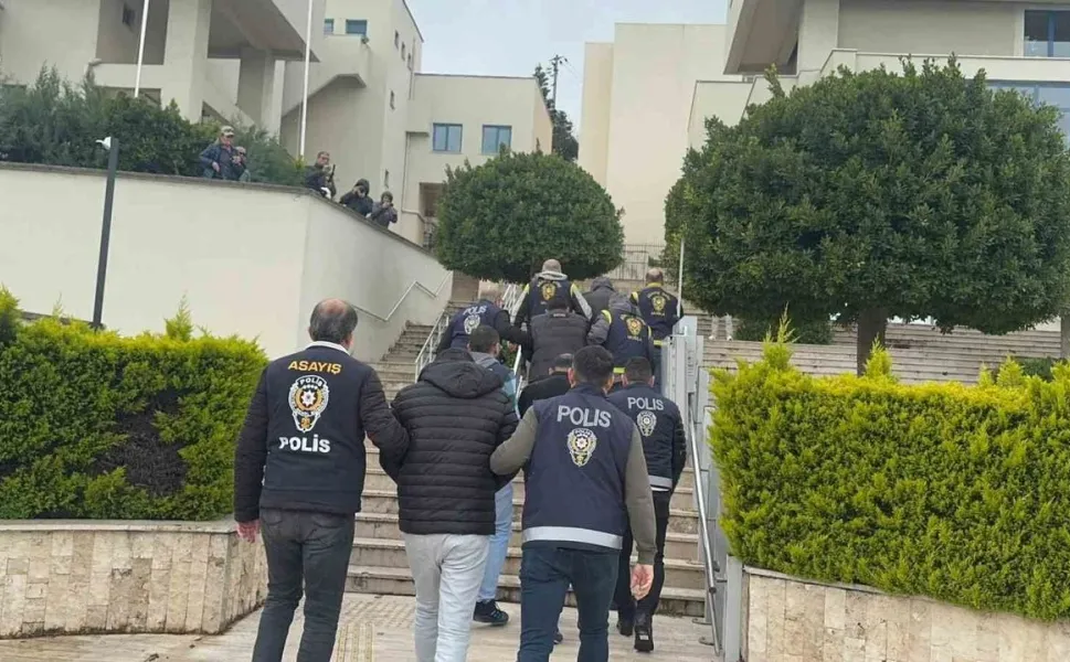 Turistleri hedef alan dolandırıcılık şüphelileri adliyeye sevk edildi