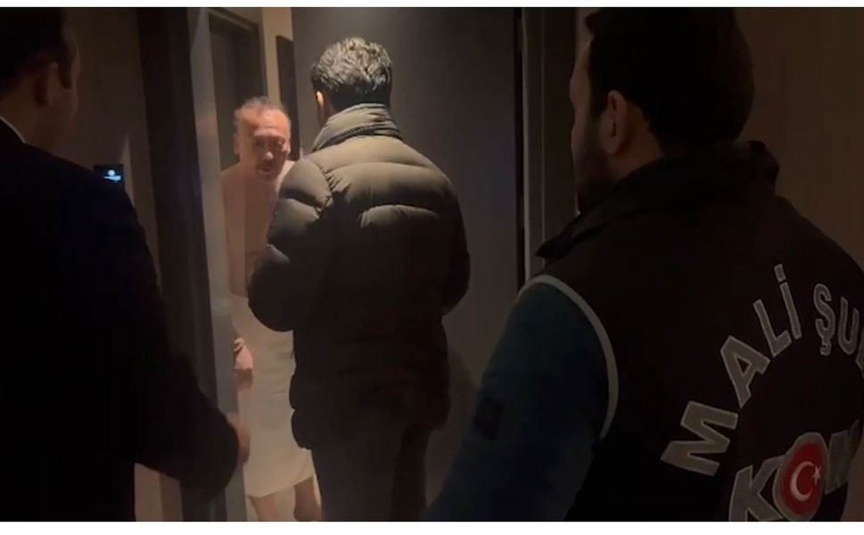 Başkan Yalım, 21 yaşındaki belediye personeliyle otel odasında yakalandı