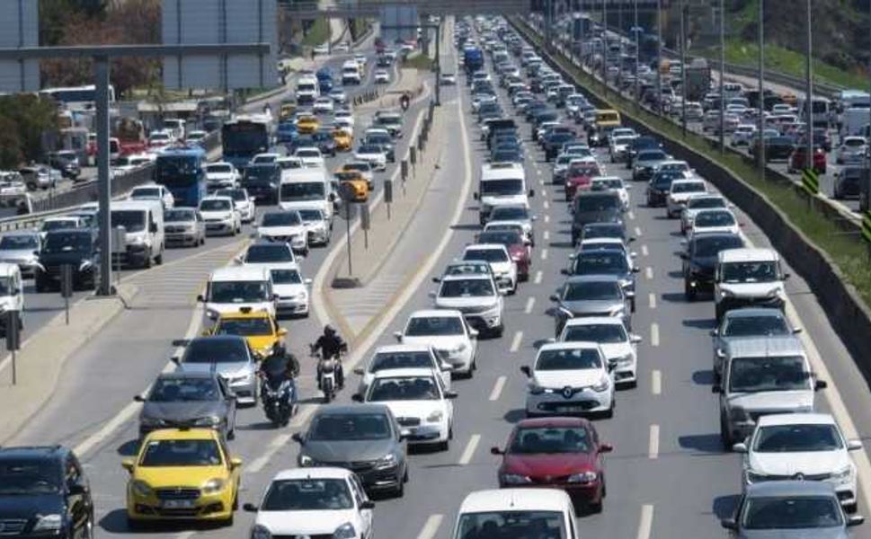 Trafiğe kaydedilen taşıtların yarısı 4 şehirde yer alıyor