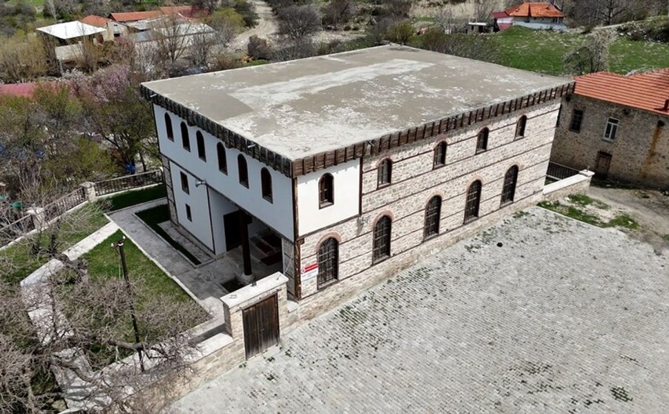 Kubbesiz cami yaklaşık 800 yıldır zamana meydan okuyor