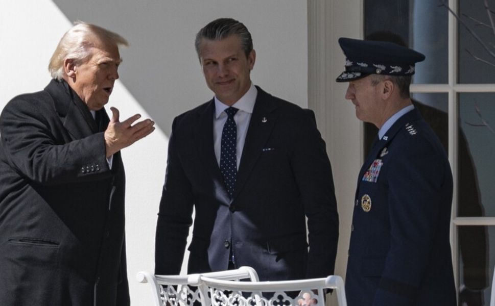 Axios: ABD'li komutanlar, Trump'a ABD/İsrail-İran savaşına ilişkin brifing verecek