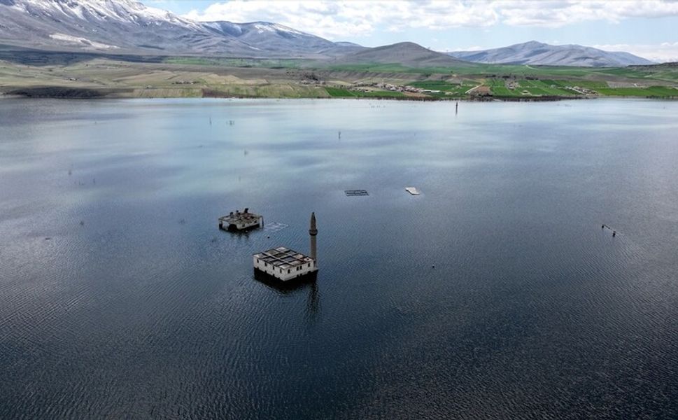 Gümüşören Barajı'nda eski yerleşim yerleri yeniden sular altında kaldı