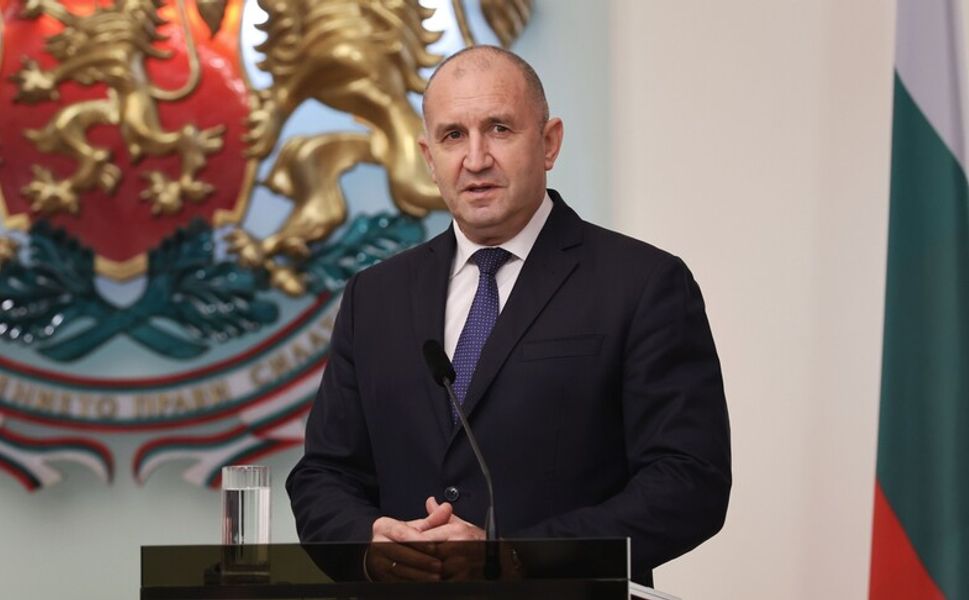 Bulgaristan'da ilk sonuçlar, eski Cumhurbaşkanı Radev'in tek başına hükümet kurabileceğini gösteriyor