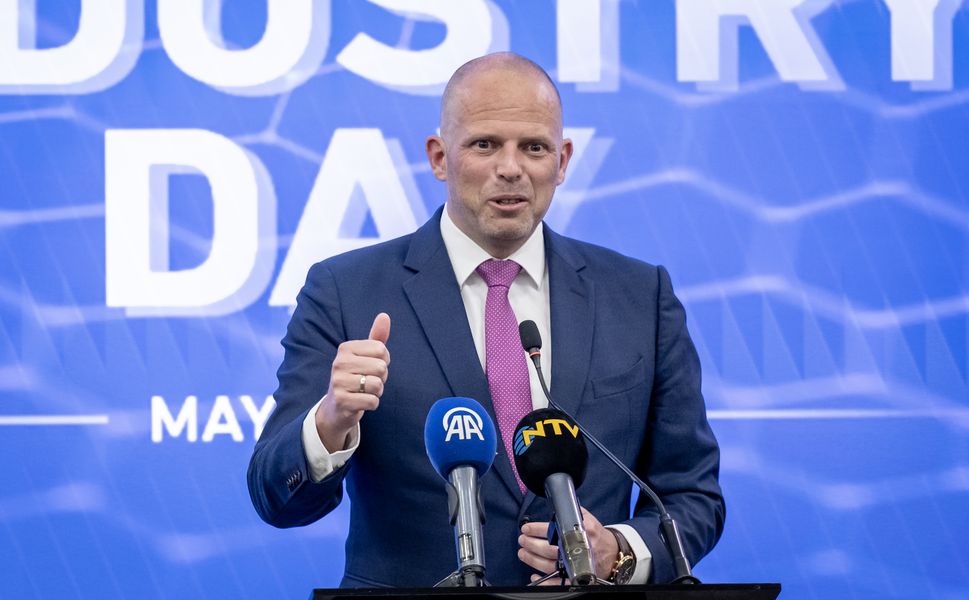Belçika Savunma Bakanı Francken'den Türk savunma sanayisine övgü