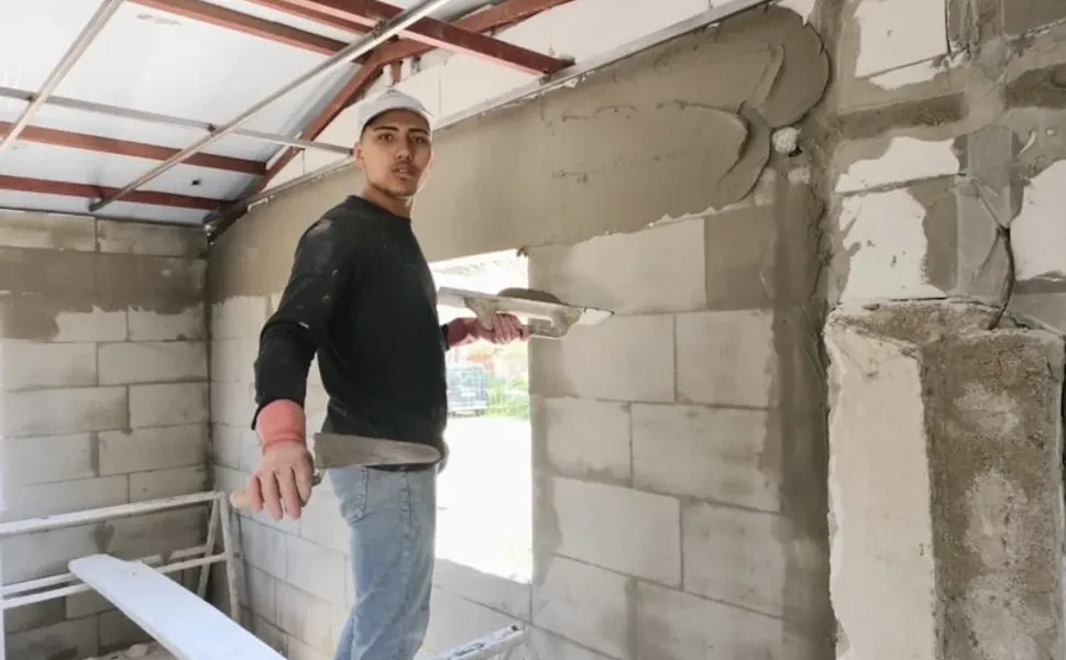 Beyaz yaka cazibesini kaybetti: Mavi yaka çalışanlar daha çok kazanıyor