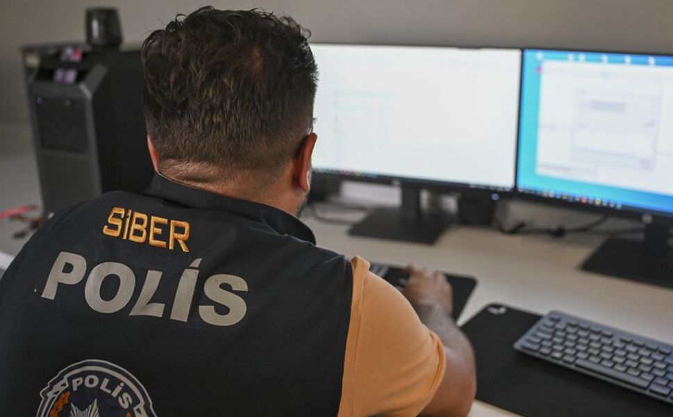 İstanbul merkezli "yasa dışı bahis ve kumar" operasyonunda 108 zanlı yakalandı