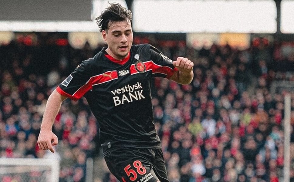 Türk futbolcu Aral Şimşir, Danimarka Süper Ligi'nde "Yılın Profili" seçildi