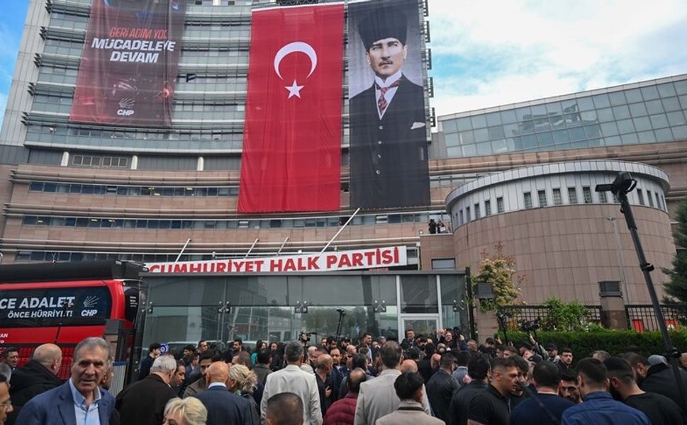 İstinafın CHP kurultay davası kararının ardından parti genel merkezinde gerginlik yaşanıyor