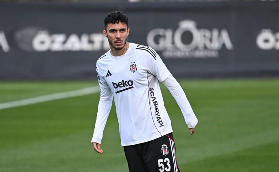 Beşiktaş'ta Emirhan Topçu, rahatsızlığı nedeniyle Trabzonspor maçında oynamayacak