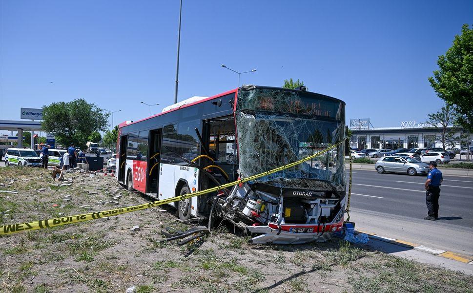 Başkentte EGO otobüsü ile ticari aracın karıştığı kazada 1 kişi hayatını kaybetti, 9 kişi yaralandı