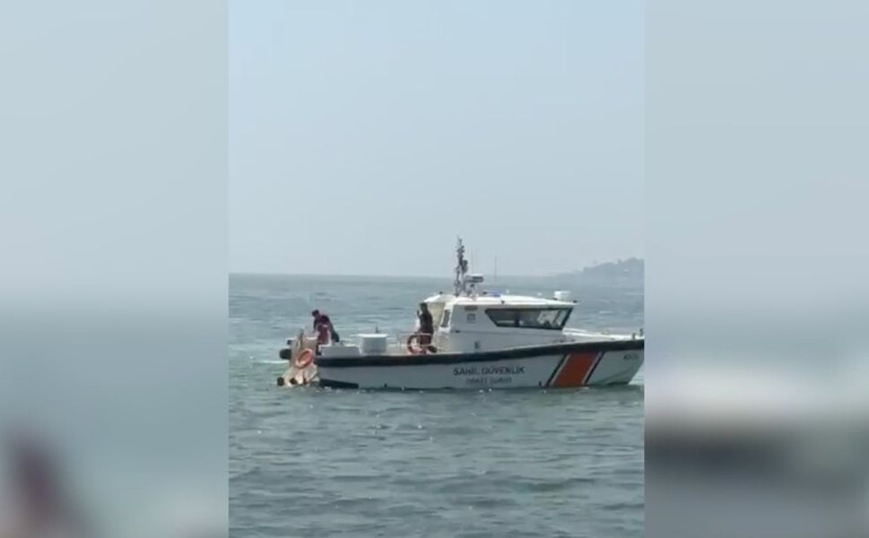 Kocaeli'de feribottan denize düşen kişiyi bir yolcu kurtardı