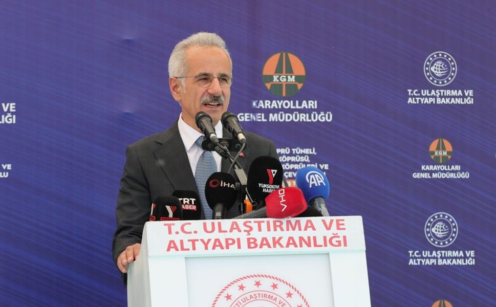 Ulaştırma ve Altyapı Bakanı Uraloğlu: Hakkari'nin her köşesini çağın gereklerine uygun hale getirmeye devam edeceğiz
