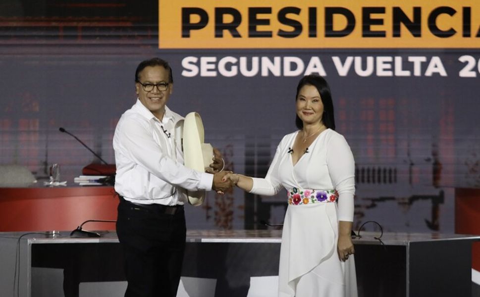 Peru'da devlet başkanı seçiminin 2. turunda sağcı ve solcu aday başa baş gidiyor