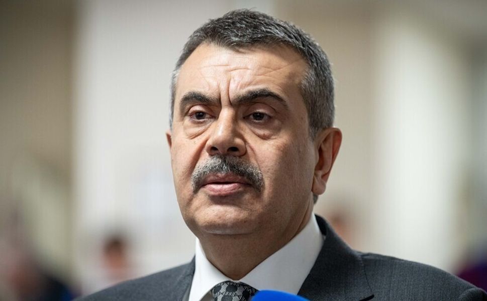 Bakan Tekin: Cuma günü bir gün idari izin verdik, sınavın yapılacağı okullarda hazırlıkları yapacağız