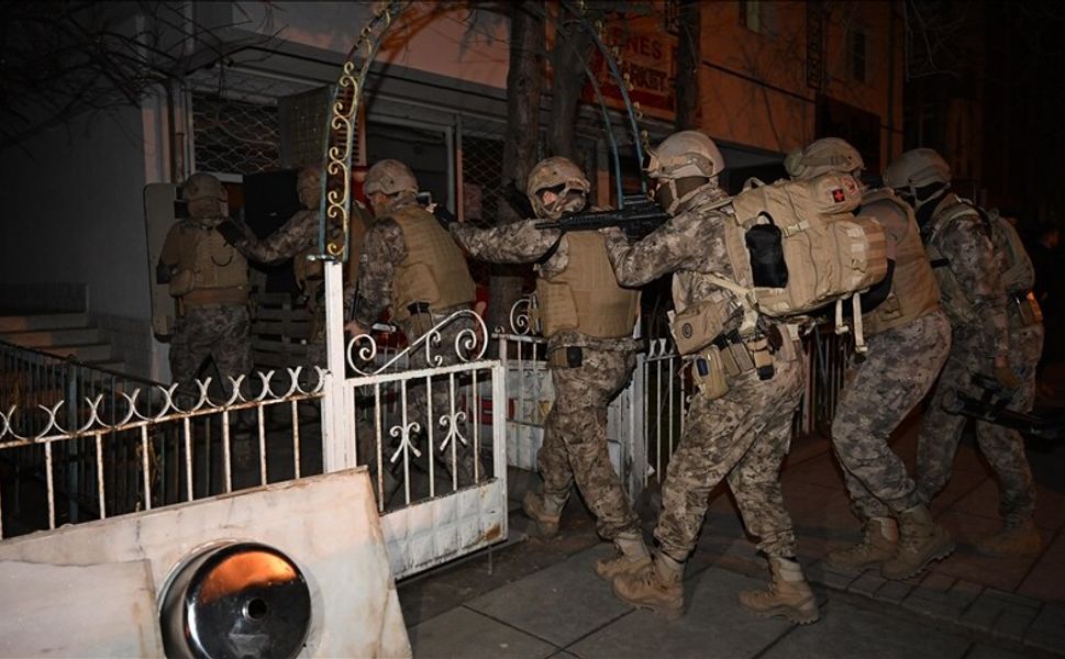 Terör örgütlerine yönelik operasyonlarda 233 şüpheli yakalandı