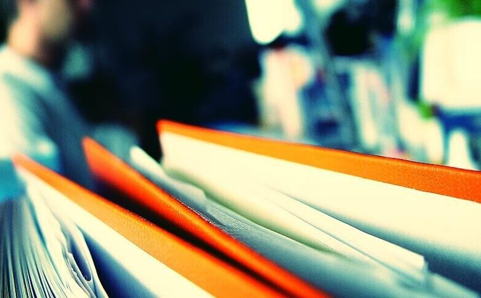 Dolandırdıkları kişileri iftirayla tutuklattıkları iddia edilen 14 şüphelinin 26 yıla kadar hapsi istendi