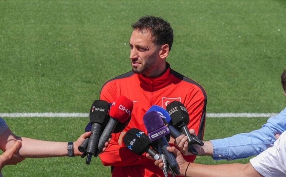 Hakan Çalhanoğlu: Bahane bulmadan kendi oyunumuzu oynayıp inşallah maçı kazanacağız