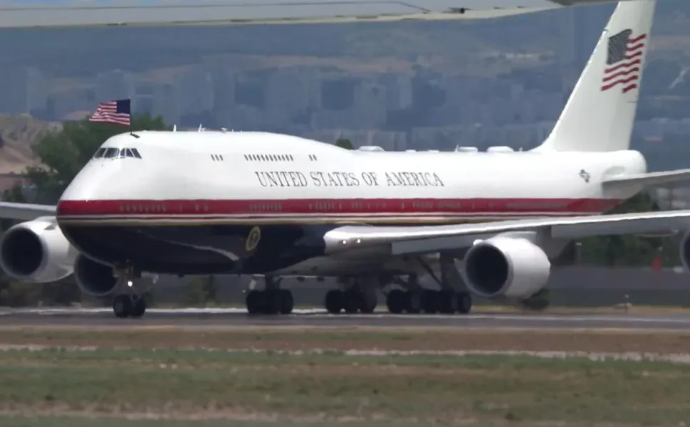 ABD Başkanı Trump'ı taşıyan uçak Ankara'ya indi