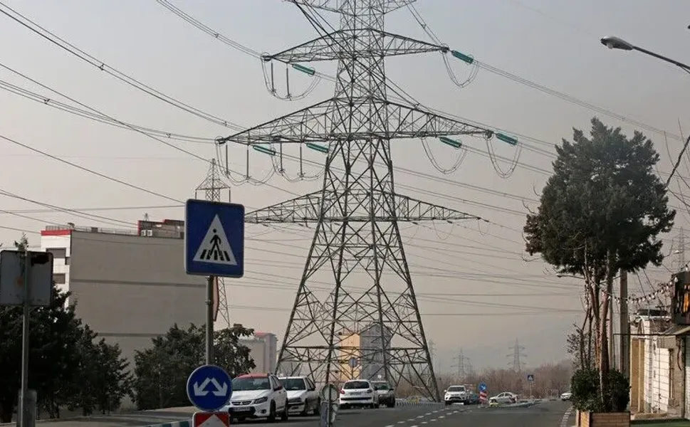 Tahran'da tüketim kotasını aşan 500'den fazla kamu kurumunun elektriği kesildi