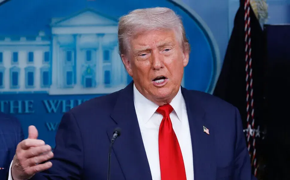 Trump, İran'ın saldırılarında ölen ABD askerlerini "onurlandırmak" için cenazelerinin getirileceği üsse gitti