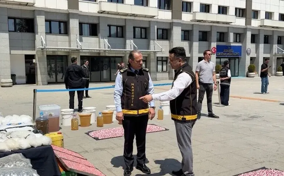 İstanbul merkezli operasyonlarda 1 ton 45 kilogram uyuşturucu ele geçirildi