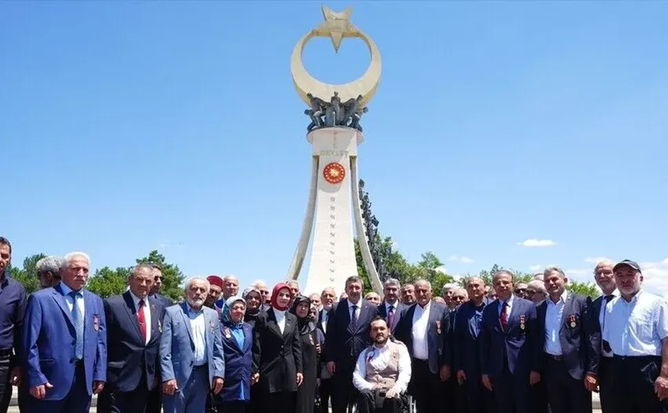 Cumhurbaşkanı Yardımcısı Yılmaz, 15 Temmuz Şehitler Anıtı'ndaki törene katıldı