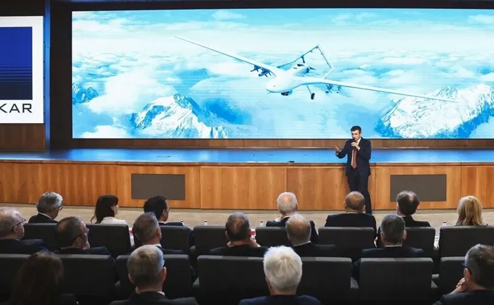 Baykar Yönetim Kurulu Başkanı Selçuk Bayraktar, NATO parlamenterlerine KIZILELMA'yı anlattı
