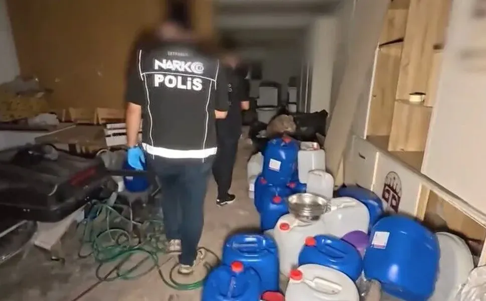 İstanbul'daki operasyonda 11,5 ton uyuşturucu üretilebilecek ham madde ele geçirildi