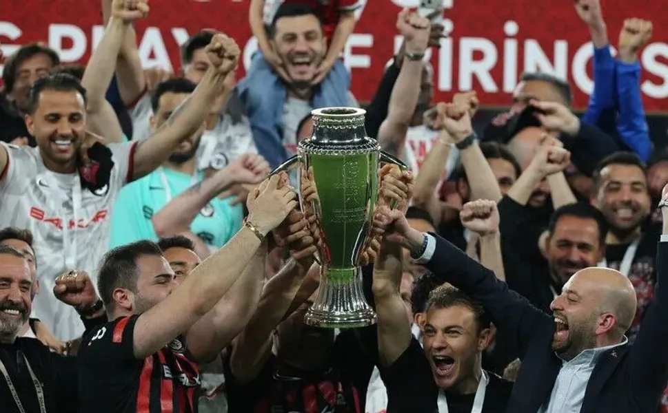 Süper Lig'in yeni ekibi Çorum FK'de 7 futbolcu ile yollar ayrıldı, 9 futbolcu takıma katıldı