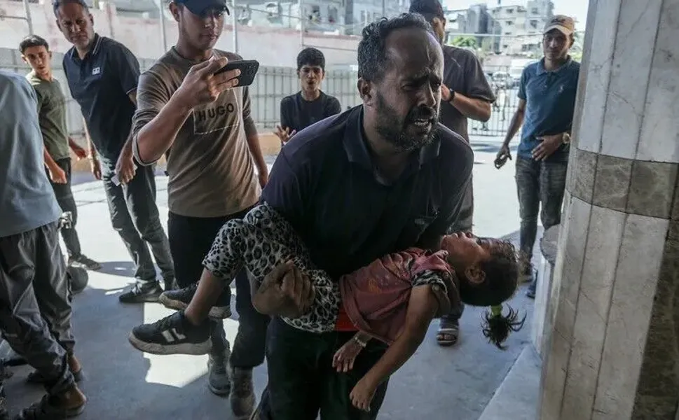 İsrail, ateşkese rağmen Gazze'de yerinden edilenlerin kaldığı çadırlara saldırdı