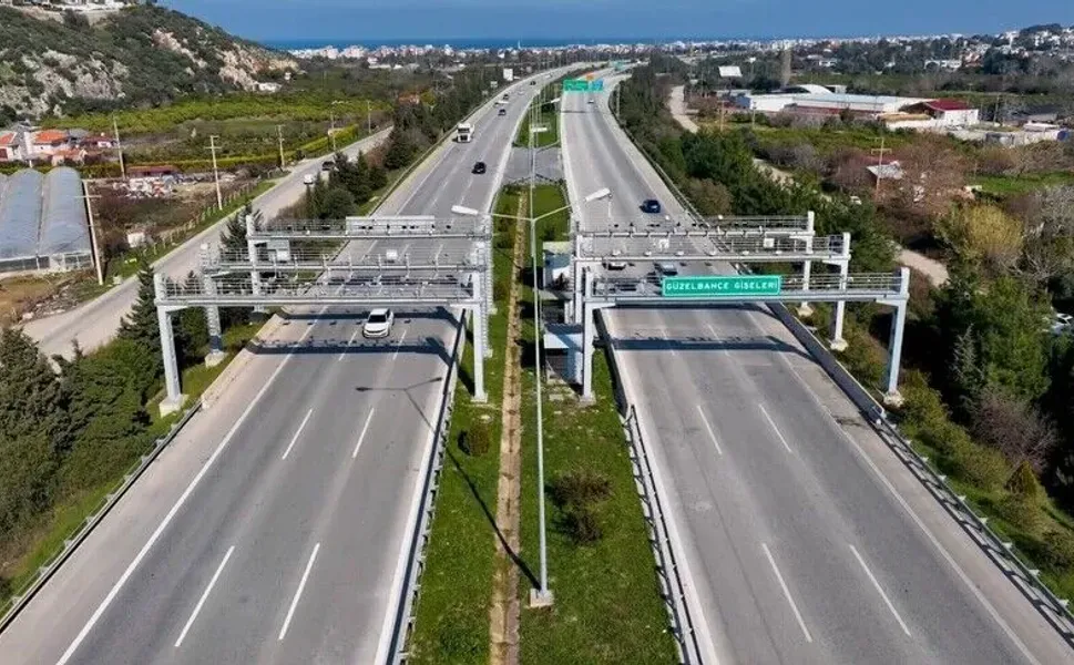 Kara yollarında serbest geçiş başladı, eski gişeler kaldırılıyor