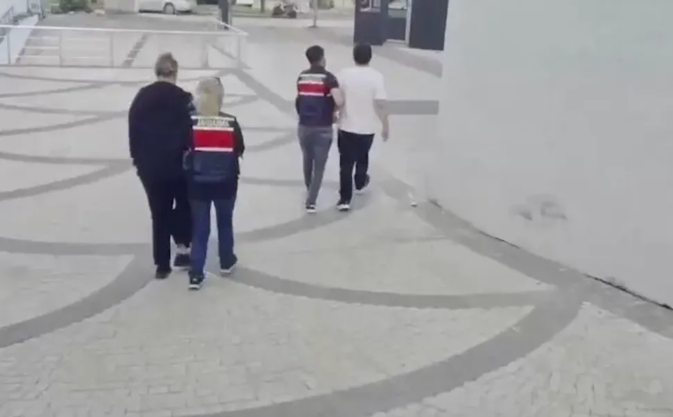 Bakan Gürlek, vize operasyonuyla 6 ilde 49 şüpheli hakkında işlem başlatıldığını bildirdi