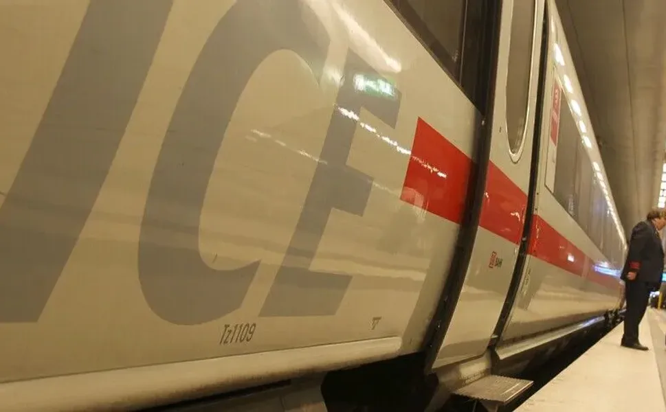 Almanya'da yolcu kurtarma tatbikatında uyarının faksla yapılması tartışma yarattı