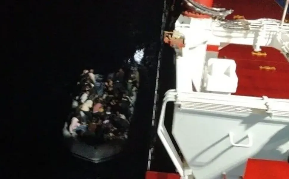Türk bayraklı gemi Girit açıklarında Sudanlı göçmenleri kurtardı