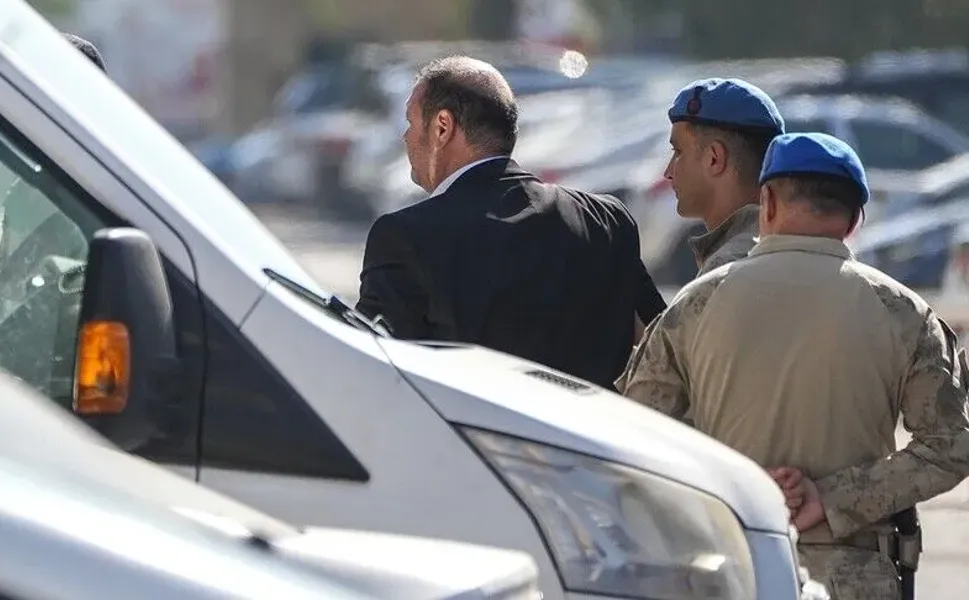 Menderes Belediyesine yönelik soruşturmada gözaltına alınan Başkan Çiçek ve 15 şüpheli adliyede