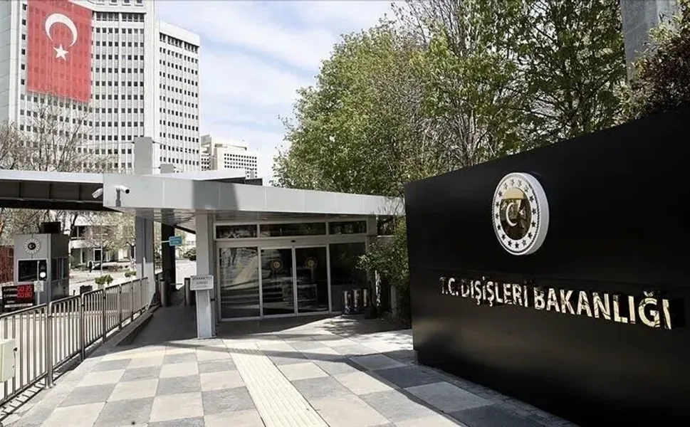 Türkiye, Karadeniz'de saldırıya uğrayan gemilerdeki Türk vatandaşlarının durumunu yakından takip ediyor