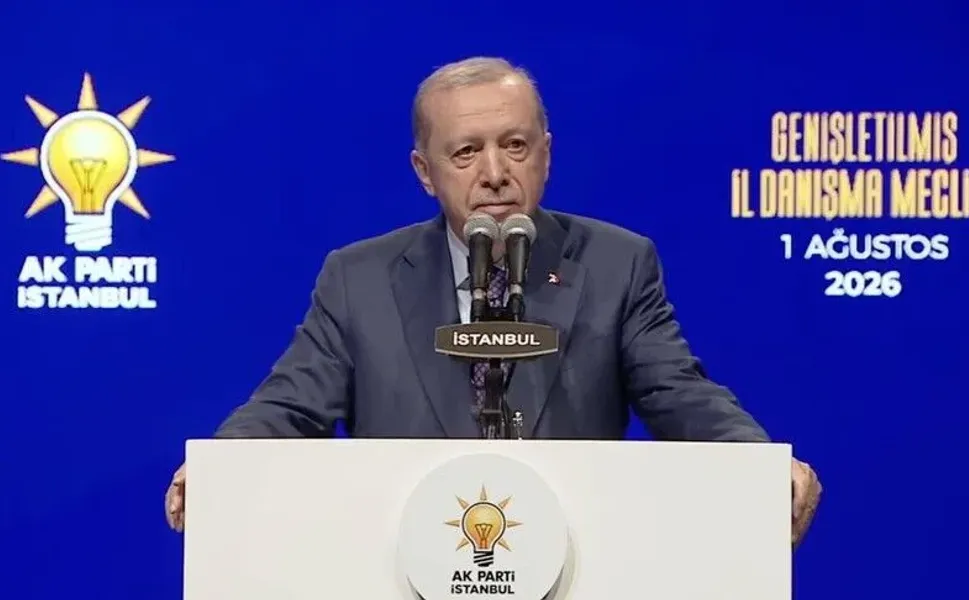 İstanbul'da 3 belediye başkanı AK Parti'ye katıldı: Rozetlerini Cumhurbaşkanı Erdoğan taktı