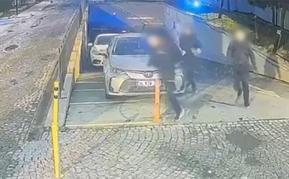Savcı, cinayet failinin yanında bulunmayı "kasten öldürme" suçu kapsamında değerlendirdi