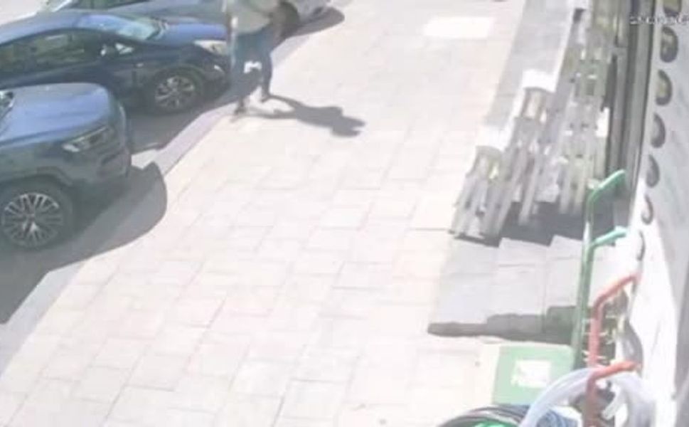 Karaman'da Akıl Almaz Olay... Yangın Çıkış Kapısı Üstüne Düştü! İşte Detaylar...