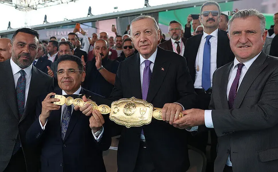 Cumhurbaşkanı Erdoğan’dan yağlı güreş heyecanı: Cumhurbaşkanlığı Kupası finalini izledi