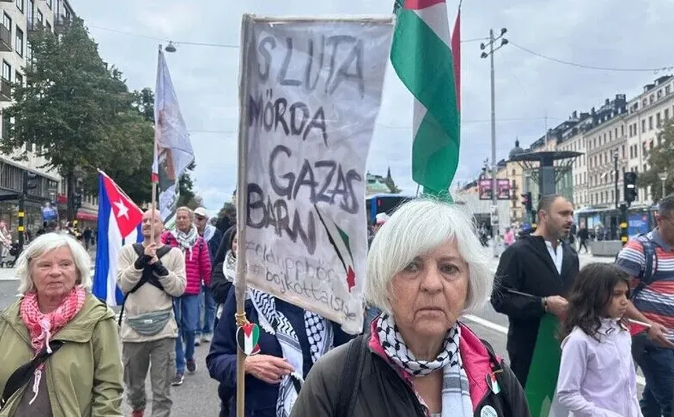 İsveç’te dikkat çeken protesto: Binlerce kişi sokağa çıktı!