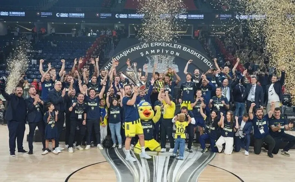 Basketbolda Erkekler Cumhurbaşkanlığı Kupası'nı Fenerbahçe Tarfin kazandı!