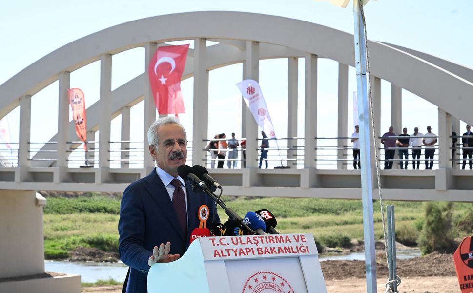 Bakan Uraloğlu açıkladı! O tarihi köprü restore edilip trafiğe açıldı...