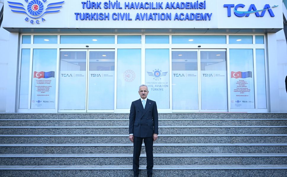 Bakan Uraloğlu duyurdu: Havacılıkta temiz yakıt dönemi başlıyor