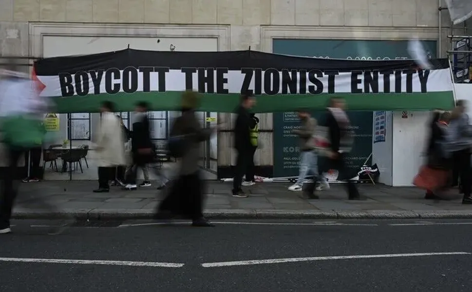 Londra'da Gazze yürüyüşü: Yüz binlerce kişi İsrail'i protesto etti
