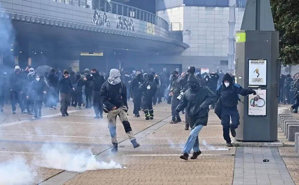 Brüksel’de protestolar şiddetlendi: 150 kişi gözaltında