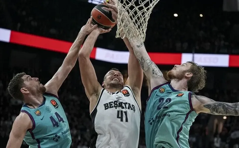 Beşiktaş, Barcelona deplasmanında sahadan mağlubiyetle ayrıldı