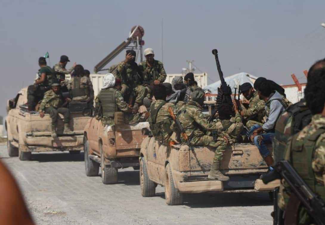 <p>Muhalif savaşçılardan oluşan Suriye Milli Ordusu, Barış Pınarı Harekatı'na destek için Fırat Nehri'nin doğusundaki topraklara giriş yaptı.</p>